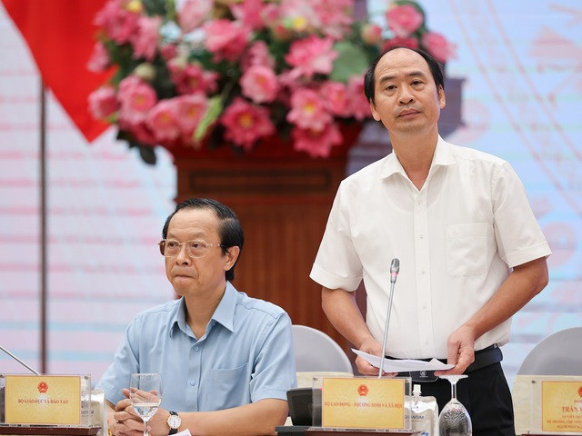 Thứ trưởng Bộ LĐTB&amp;XH Nguyễn Văn Hồi trả lời tại cuộc họp báo Chính phủ thường kỳ.