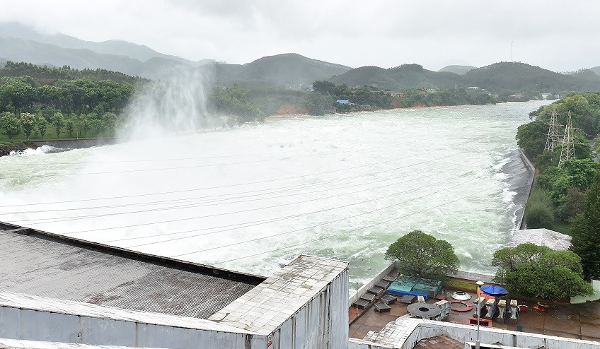 Hồ Thác Bà vào thời điểm sáng 11/9. Hồ Thác Bà vào thời điểm sáng 11/9.