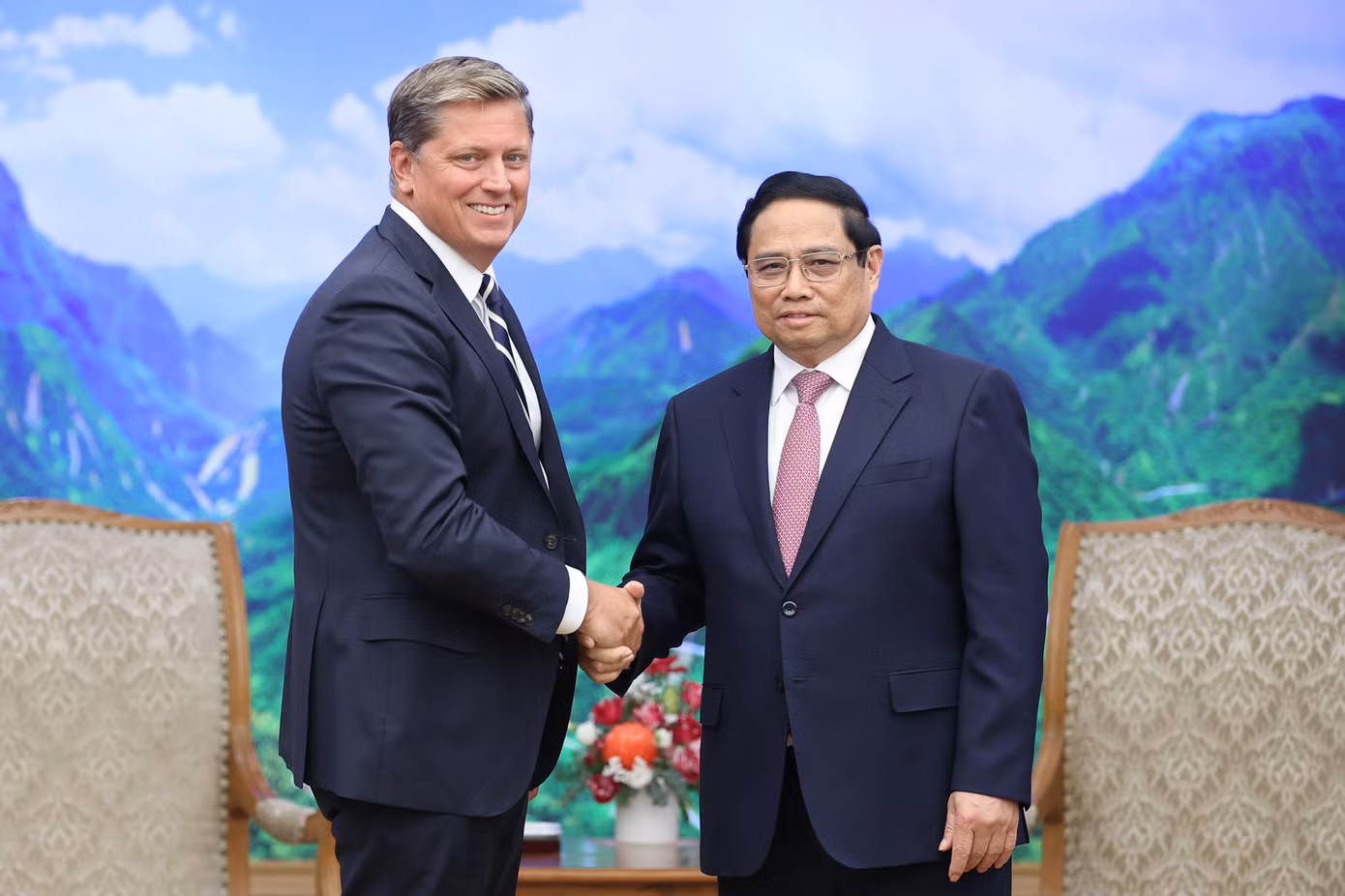 Thủ tướng Phạm Minh Chính tiếp Phó Chủ tịch cấp cao phụ trách quan hệ Chính phủ và kinh doanh toàn cầu của Tập đoàn SpaceX.