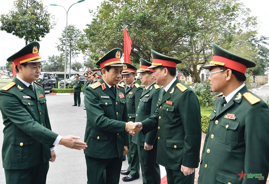 Chỉ huy Tổng cục II và Lữ đoàn Trinh sát đặc nhiệm K3 đón Đại tướng Phan Văn Giang. Ảnh: Tuấn Huy