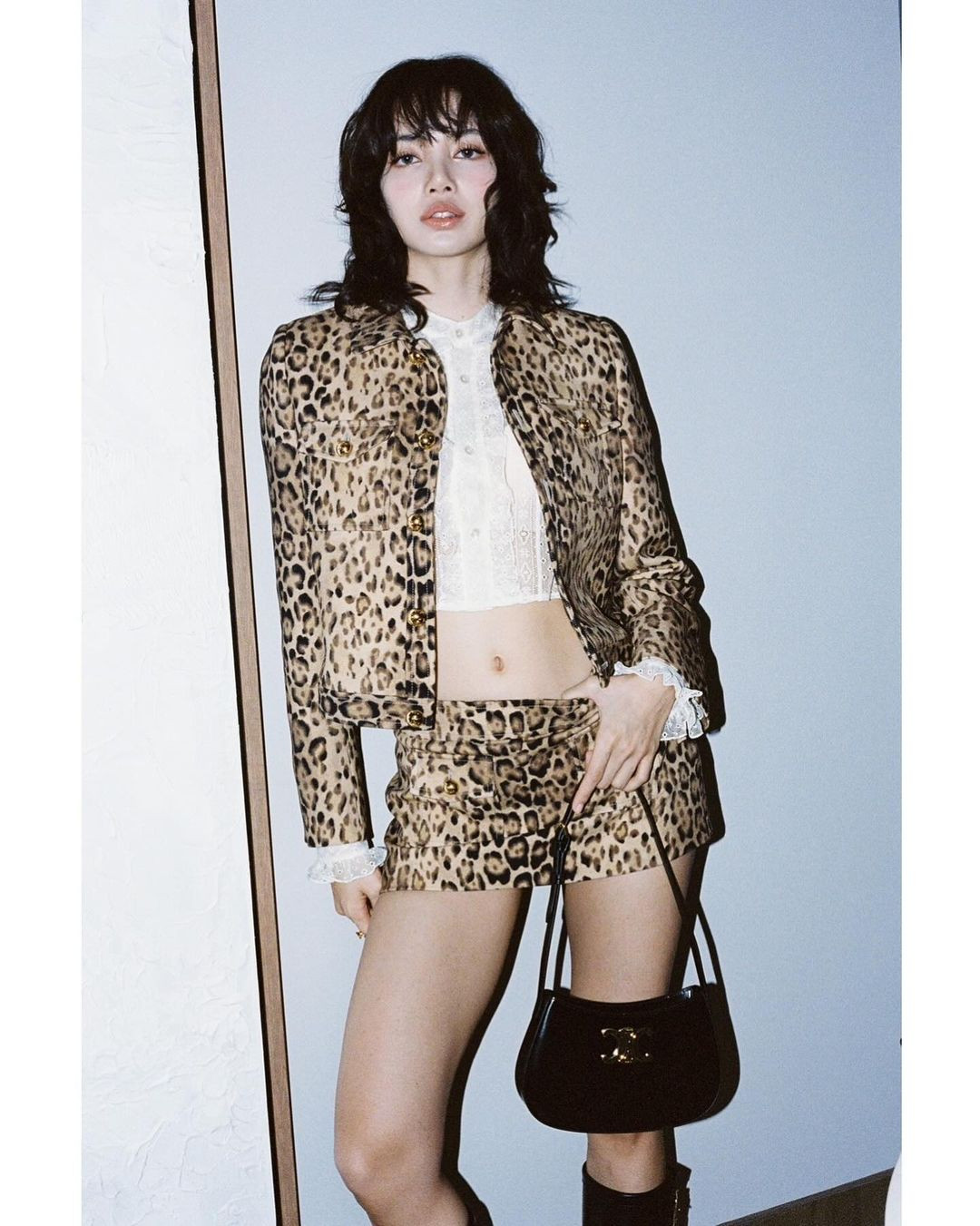 Lisa vẫn giữ vị thế hàng đầu Kpop dù không còn được fan Trung Quốc ủng hộ. Ảnh: IG. Lisa vẫn giữ vị thế hàng đầu Kpop dù không còn được fan Trung Quốc ủng hộ. Ảnh: IG.