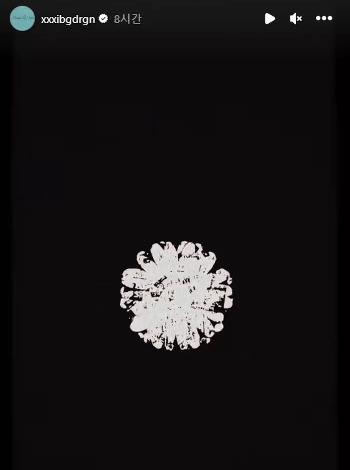 G-Dragon được cho là đăng bài tưởng niệm Lee Sun Kyun. G-Dragon được cho là đăng bài tưởng niệm Lee Sun Kyun.