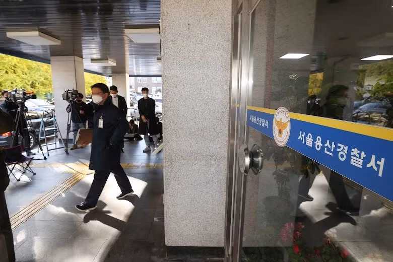 Sở Cảnh sát Yongsan là nơi tiếp nhận đơn tố cáo của nạn nhân. Sở Cảnh sát Yongsan là nơi tiếp nhận đơn tố cáo của nạn nhân.
