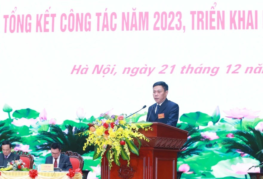 Phó Trưởng Ban Thời sự Đài Truyền hình Việt Nam Bùi Hồng Phúc trình bày tham luận tại hội nghị. (Ảnh: Phương Hoa/TTXVN) Phó Trưởng Ban Thời sự Đài Truyền hình Việt Nam Bùi Hồng Phúc trình bày tham luận tại hội nghị. (Ảnh: Phương Hoa/TTXVN)