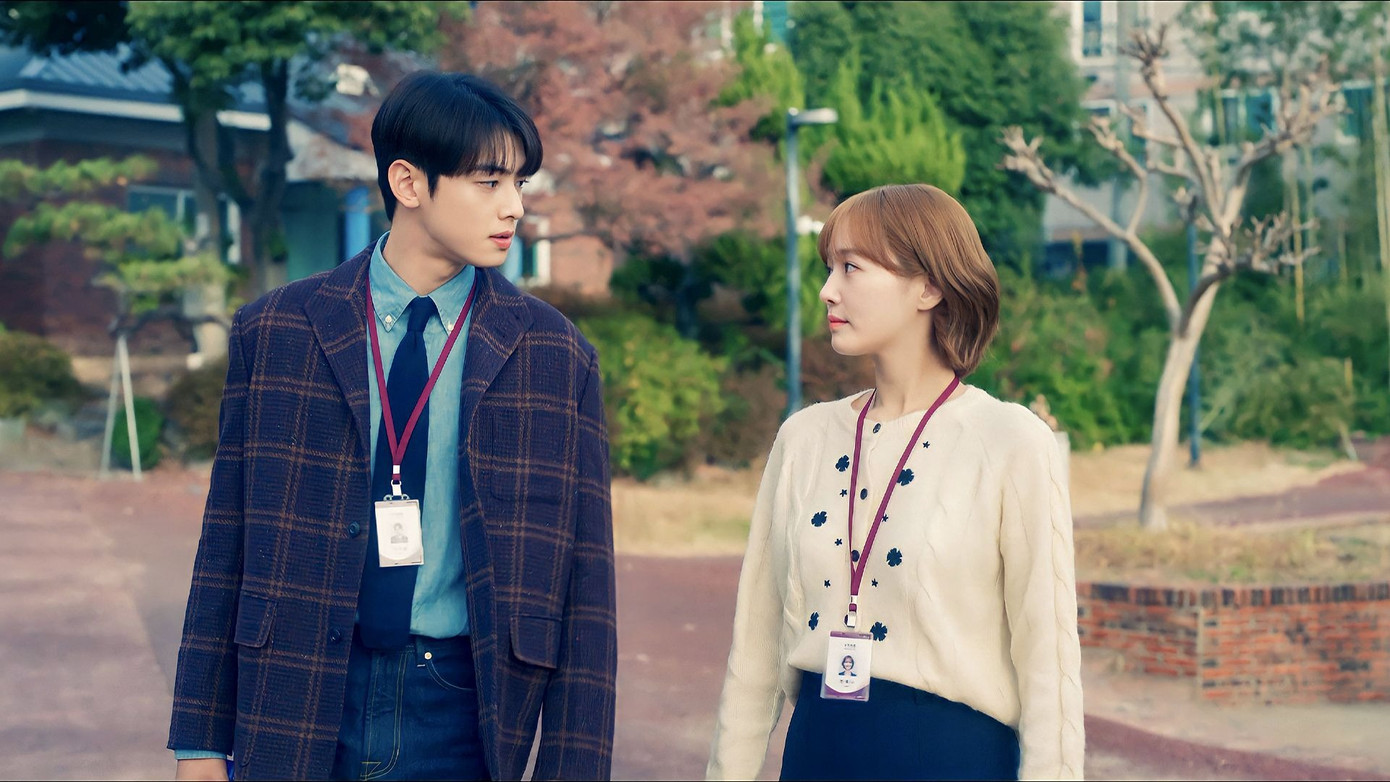 Chuyện tình khác thường của Park Gyu Young và Cha Eun Woo trong A Good Day to Be a Dog (Một ngày đẹp để trở thành cún) nhận được 8% lượt bình chọn (278 phiếu bầu), giữ hạng 3. Nội dung phim kể về cô gái dính lời nguyền biến thành cún vào mỗi đêm sau nụ hôn đầu tiên và chỉ có thể hóa giải khi hôn lần thứ hai với cùng một người.