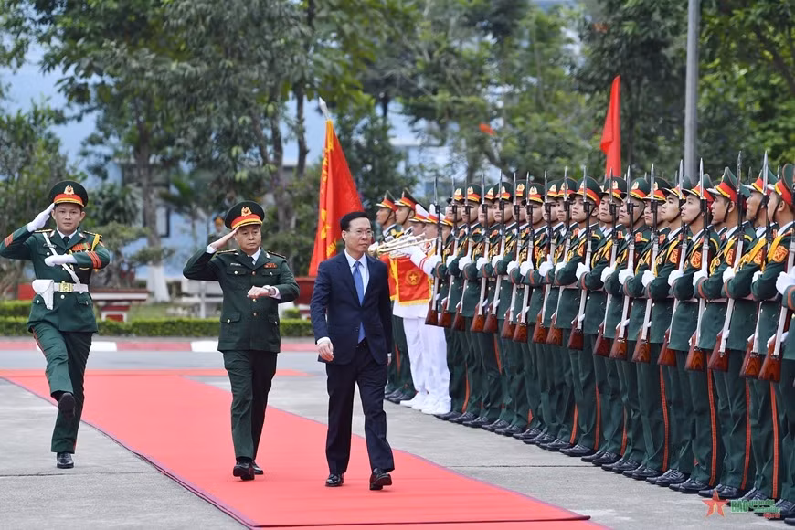 Chủ tịch nước Võ Văn Thưởng thăm và động viên cán bộ, chiến sĩ Lữ đoàn Trinh sát đặc nhiệm K3, Tổng cục II. Ảnh: Tuấn Huy