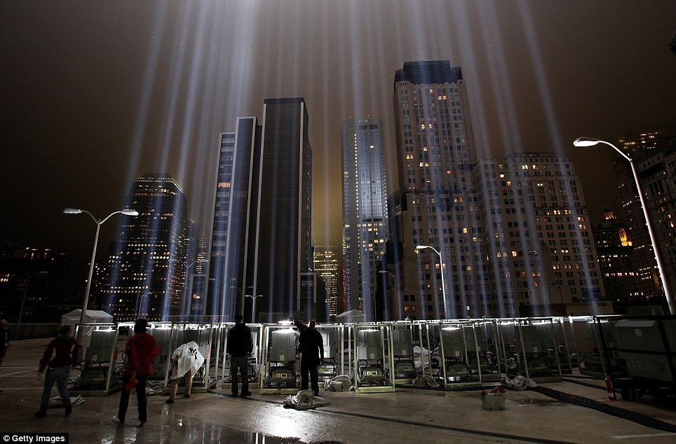 88 chiếc đèn pha sẽ hoạt động từ chập tối ngày 11-9 cho đến khi bình minh ngày 12-9 