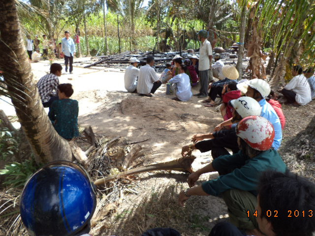 Người dân chia sẻ với anh Vũ