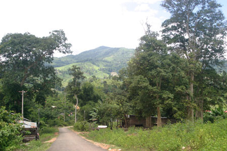 Đường vào các buôn làng ở xã Đắk-Rơ-Wa