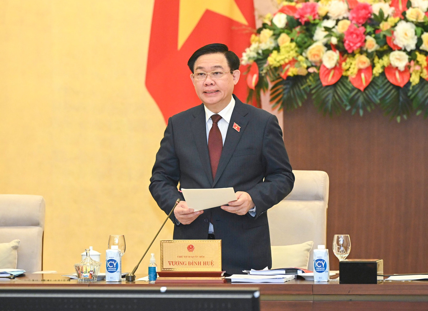 Chủ tịch Quốc hội Vương Đình Huệ phát biểu khai mạc phiên họp. Ảnh Duy Linh