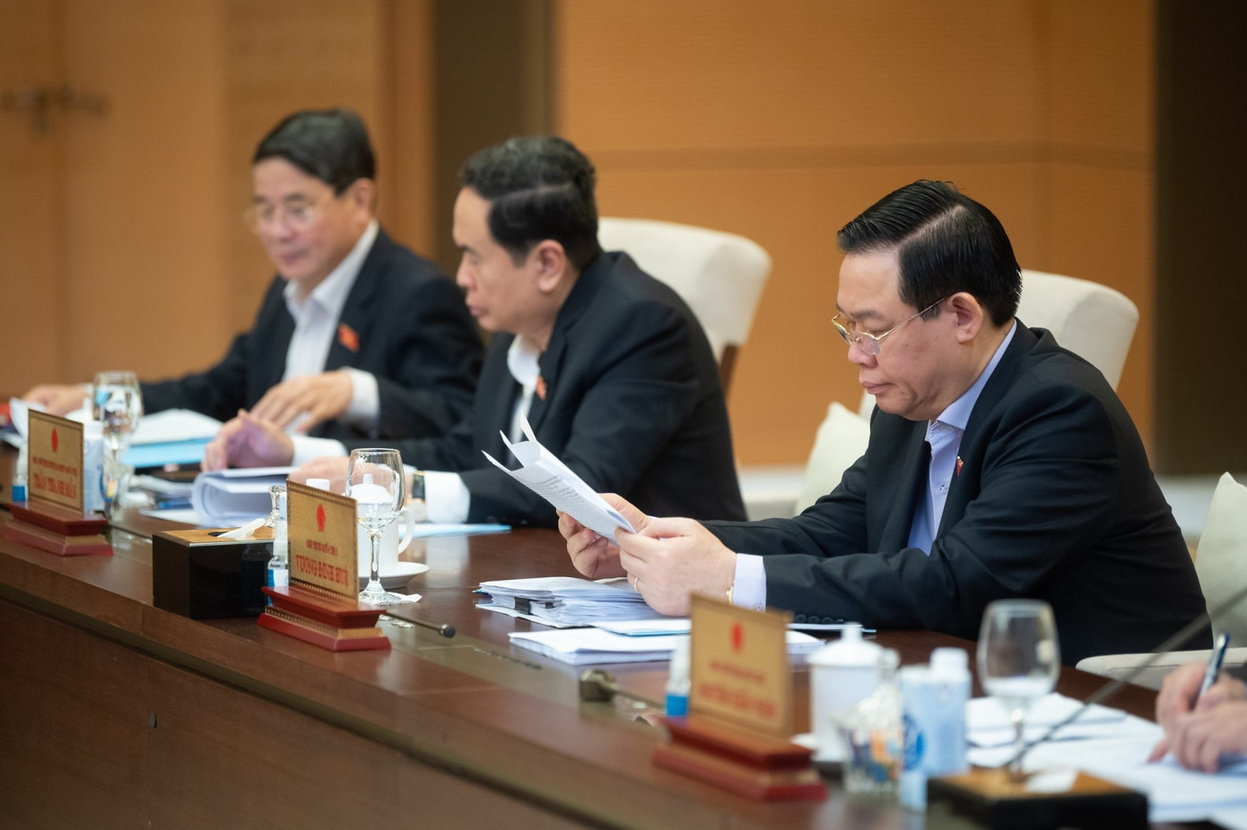 Chủ tịch Quốc hội và các Phó Chủ tịch Quốc hội tại phiên thảo luận