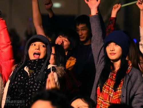 Năm 2008, hai người vẫn rất thân thiết và thường cùng nhau đi xem ca nhạc. Năm 2008, hai người vẫn rất thân thiết và thường cùng nhau đi xem ca nhạc