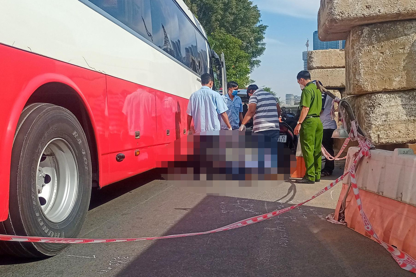 Lực lượng chức khám nghiệm hiện trường. Lực lượng chức khám nghiệm hiện trường.