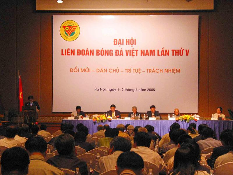 Quang cảnh Đại hội Nhiều vấn đề "nóng" làm đại biểu... khát Tâm sự phút giải lao Phút tâm tư của ông Phạm Ngọc Viễn ĐB Võ Quốc Thắng, Đoàn Nguyên Đức thảo luận các vấn đề ngoài hành lang LS Hải: "Tôi mà được mỗi 1 phiếu là tại anh đấy nhé!" Chủ tịch VFF khóa 4 Mai Liêm Trực trả lời phỏng vấn truyền hình LS Hải và ông Ngô Tử Hà: "Em xin bác chia sẻ tí kinh nghiệm" Cân nhắc kỹ trước khi đặt bút phiếu Được rồi, đã bỏ phiếu xong 116 đại biểu bỏ phiếu chọn BCH mới Hòm phiếu đầy đủ trước khi kiểm phiếu