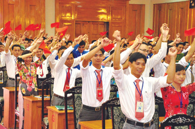 Đại biểu dự Đại hội Đoàn tỉnh Yên Bái thể hiện quyết tâm trong nhiệm kỳ tới Ảnh: N.C.K