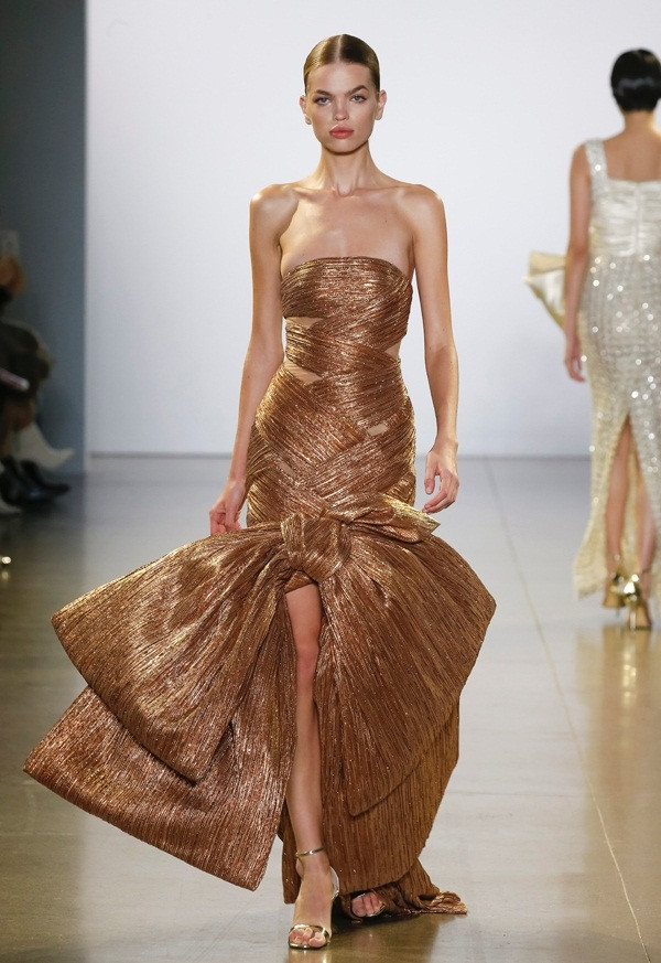 Dàn thiên thần Victoria's Secret trình diễn cho show Công Trí tại Mỹ ảnh 16