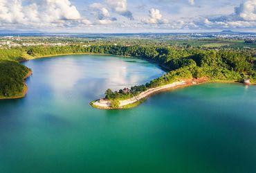 Tên gọi của tỉnh nào theo tiếng Kinh có nghĩa là "làng hồ"?