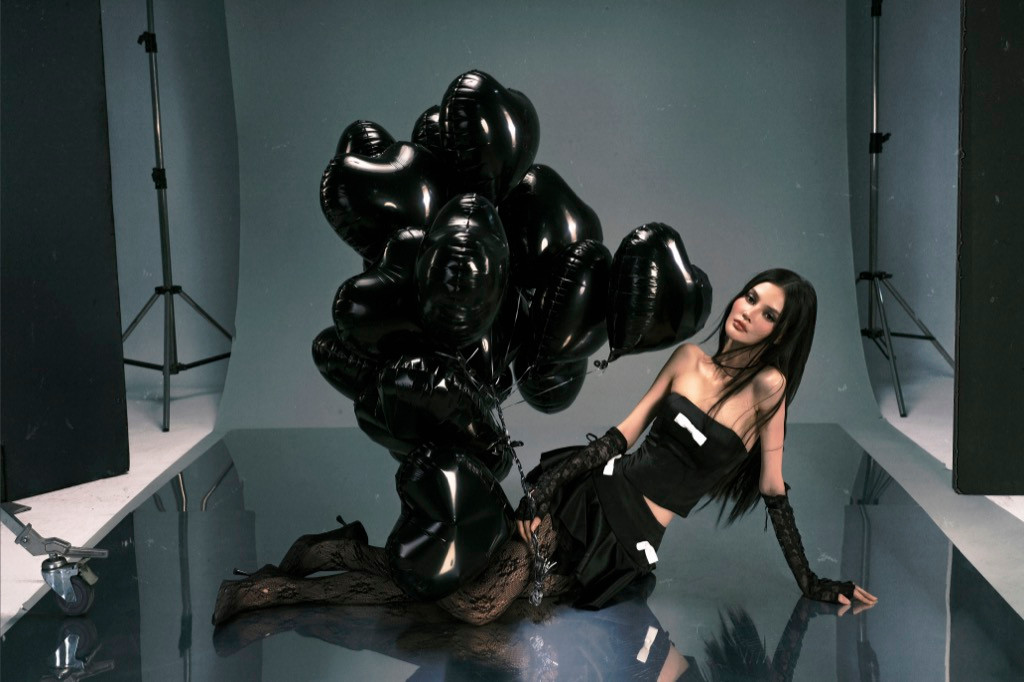 Á quân The New Mentor chuyên trị những set đồ cá tính, cool ngầu.