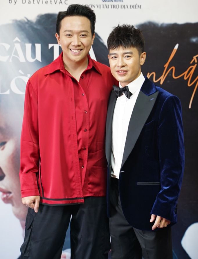 MC Trấn Thành đến chúc mừng Hoàng Hải. MC Trấn Thành đến chúc mừng Hoàng Hải.