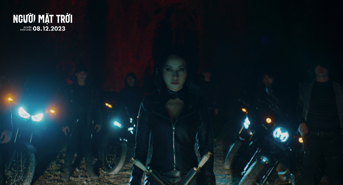 Chi Pu xuất hiện cực ngầu trong phim.