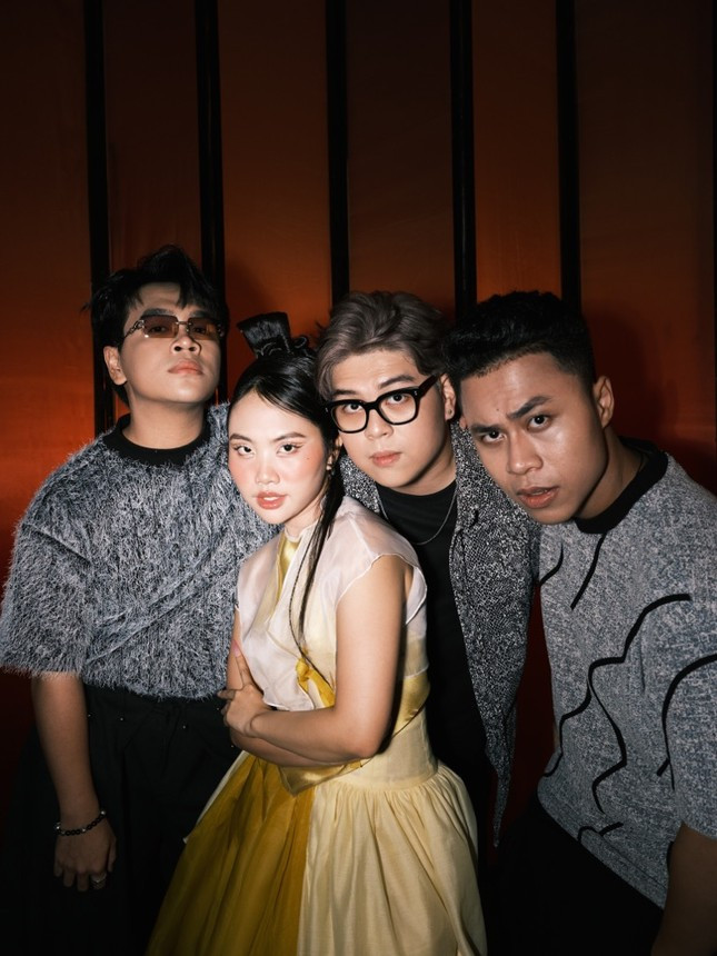 Album Vũ Trụ Cò Bay của Phương Mỹ Chi được DTAP sáng tạo dựa trên tính truyền thống lẫn hiện đại. Album Vũ Trụ Cò Bay của Phương Mỹ Chi được DTAP sáng tạo dựa trên tính truyền thống lẫn hiện đại.