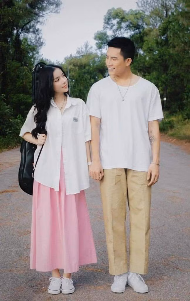 LyLy và Anh Tú được nhiều fan "mặc định" là một đôi.
