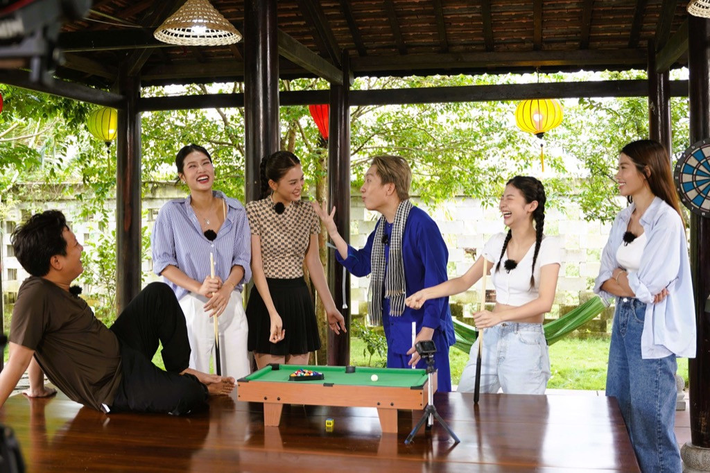 Các nghệ sĩ sẽ cùng "Mười khó" Trường Giang trở về với thiên nhiên trong mùa 2. Các nghệ sĩ sẽ cùng "Mười khó" Trường Giang trở về với thiên nhiên trong mùa 2.