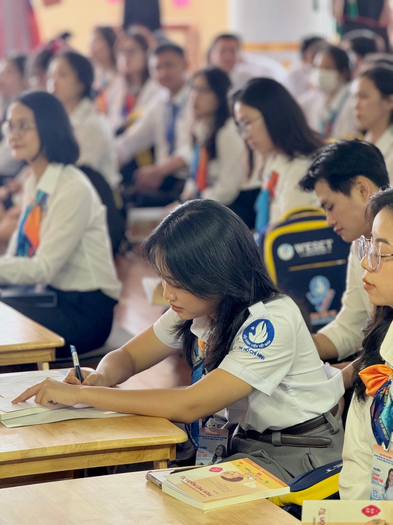 Vào tối ngày 5/11, Phương Mỹ Chi sẽ tham dự phiên làm việc thứ 3 của Đại hội và trình diễn một ca khúc trong album Vũ Trụ Cò Bay.