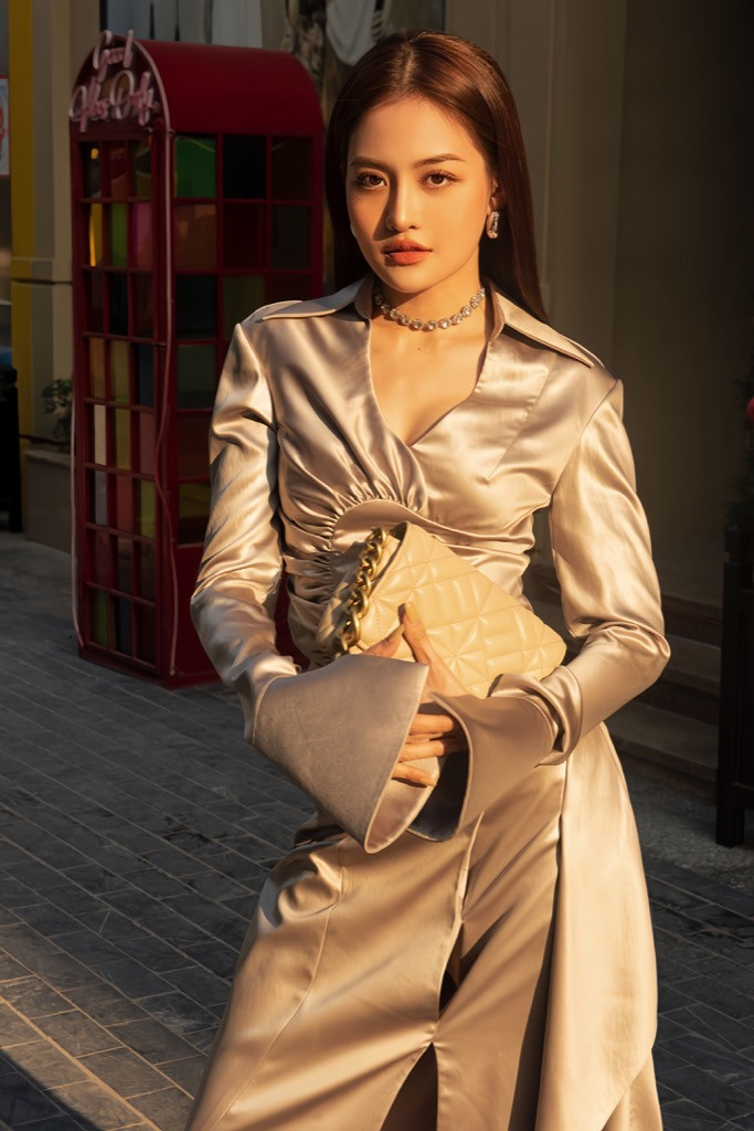 Thùy Anh cho biết, phục trang của nhân vật Như Ý đều do cô tự tay chọn. Thùy Anh cho biết, phục trang của nhân vật Như Ý đều do cô tự tay chọn.