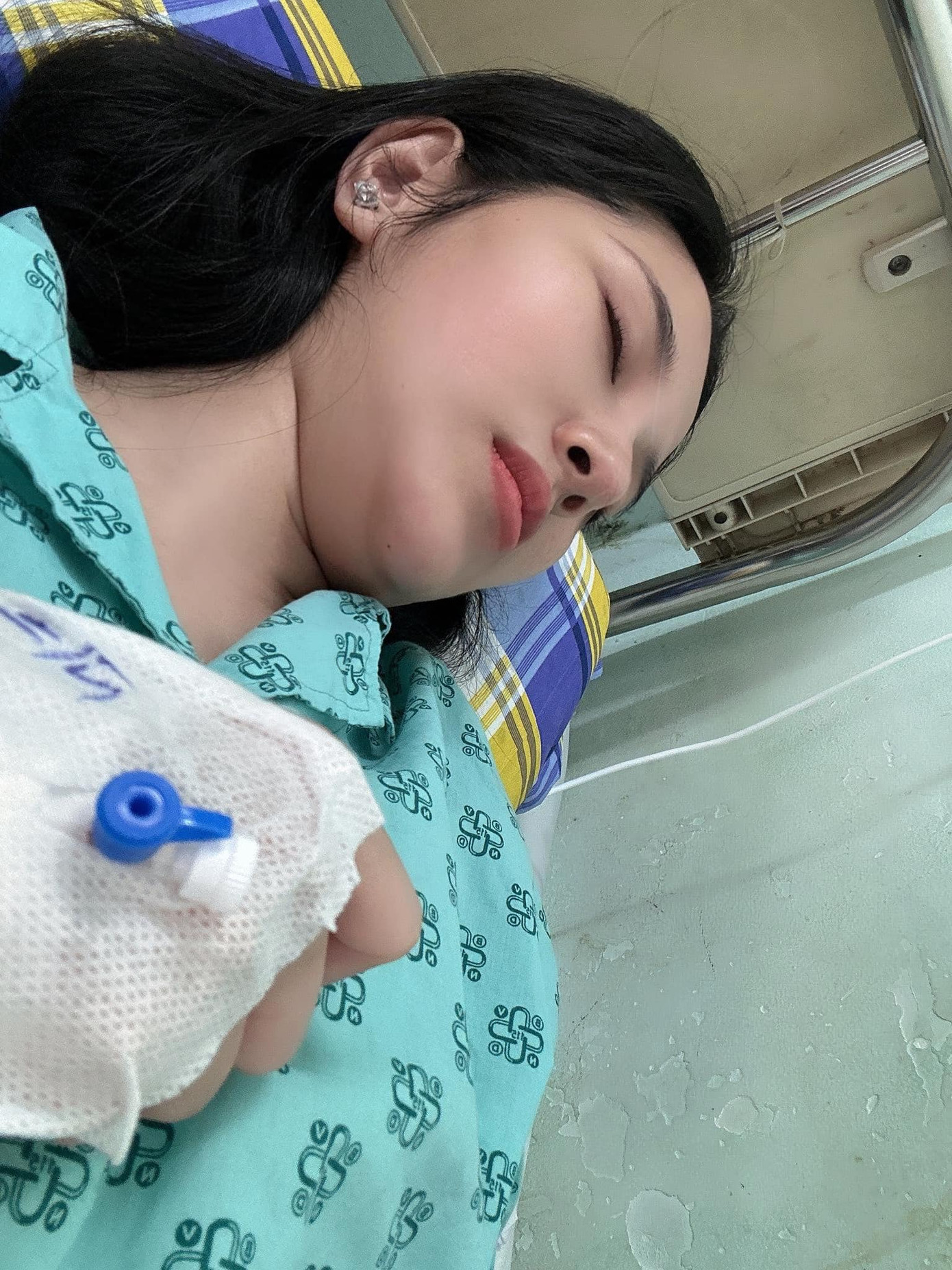 Hình ảnh nhập viện do ca sĩ Tố My đăng tải. Hình ảnh nhập viện do ca sĩ Tố My đăng tải.