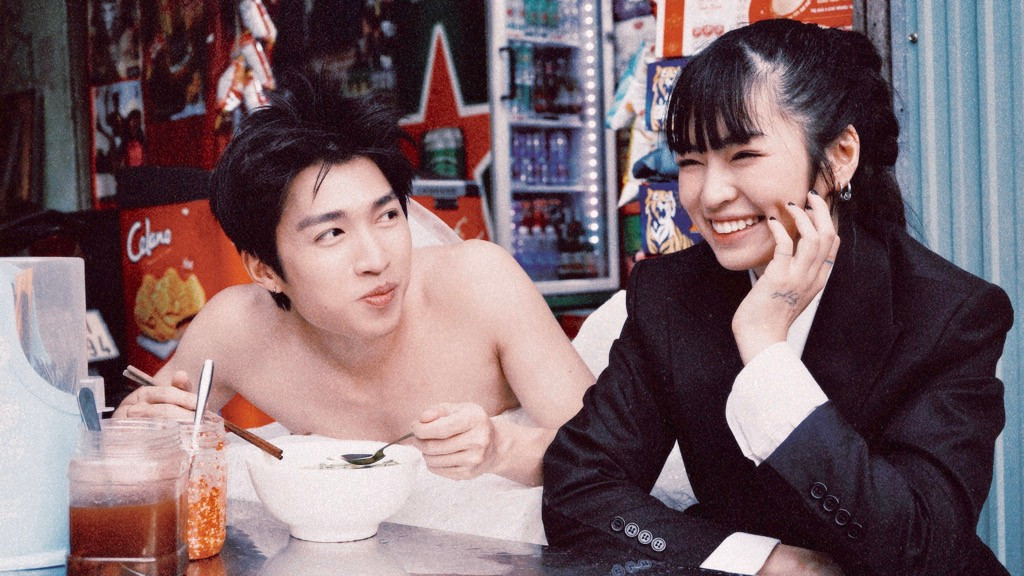 Cody debut là thành viên của Uni5 vào năm 2017. Cody debut là thành viên của Uni5 vào năm 2017.