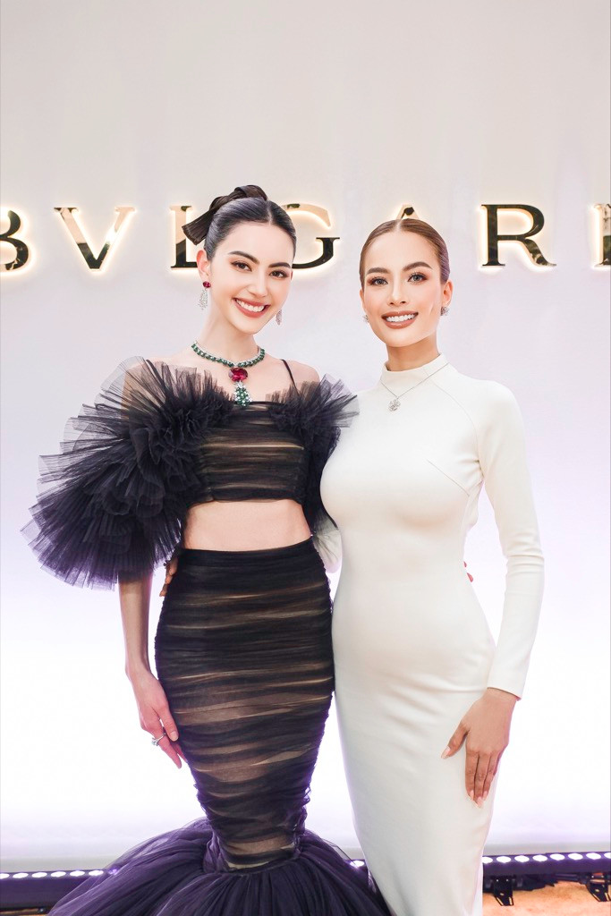 Mai Davika và Như Vân.