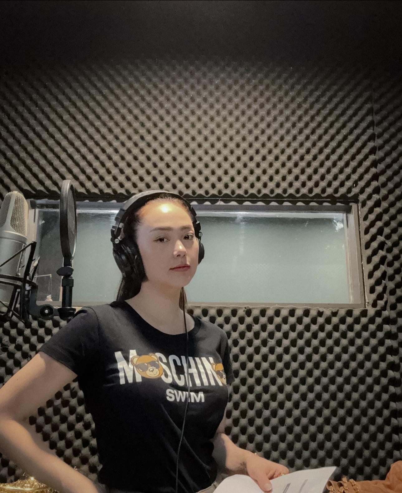 Trên trang cá nhân, nữ diễn viên cập nhật hình ảnh trở lại với công việc.