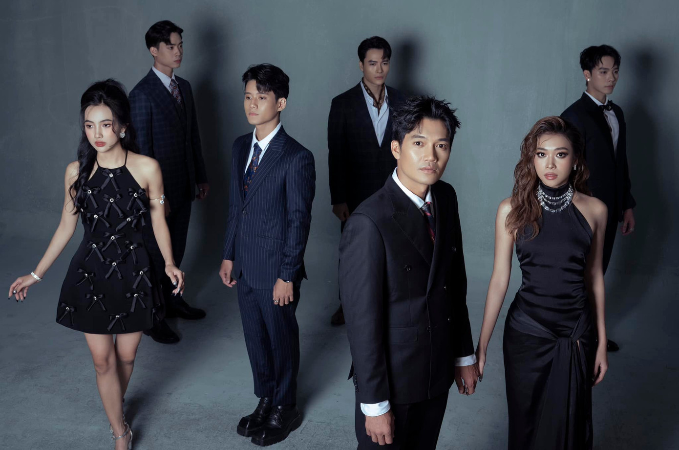 Dàn diễn viên trẻ trung của Tết Ở Làng Địa Ngục. Dàn diễn viên trẻ trung của Tết Ở Làng Địa Ngục.