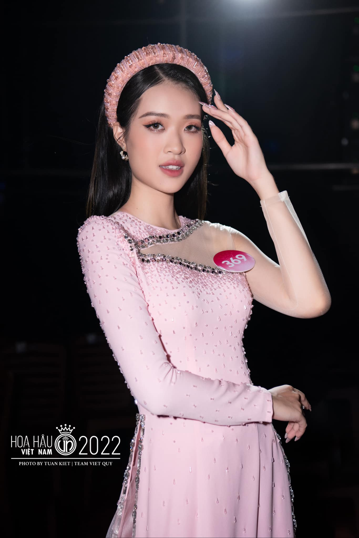 Tại đêm chung khảo toàn quốc, Yến Nhi nền nã khi trình diễn áo dài. Cô diện áo dài khăn đóng màu hồng pastel nền nã, thanh lịch. Vốn là cô gái Huế nên ở Yến Nhi toát lên vẻ kiêu sa, thanh tao khi diện áo dài truyền thống.