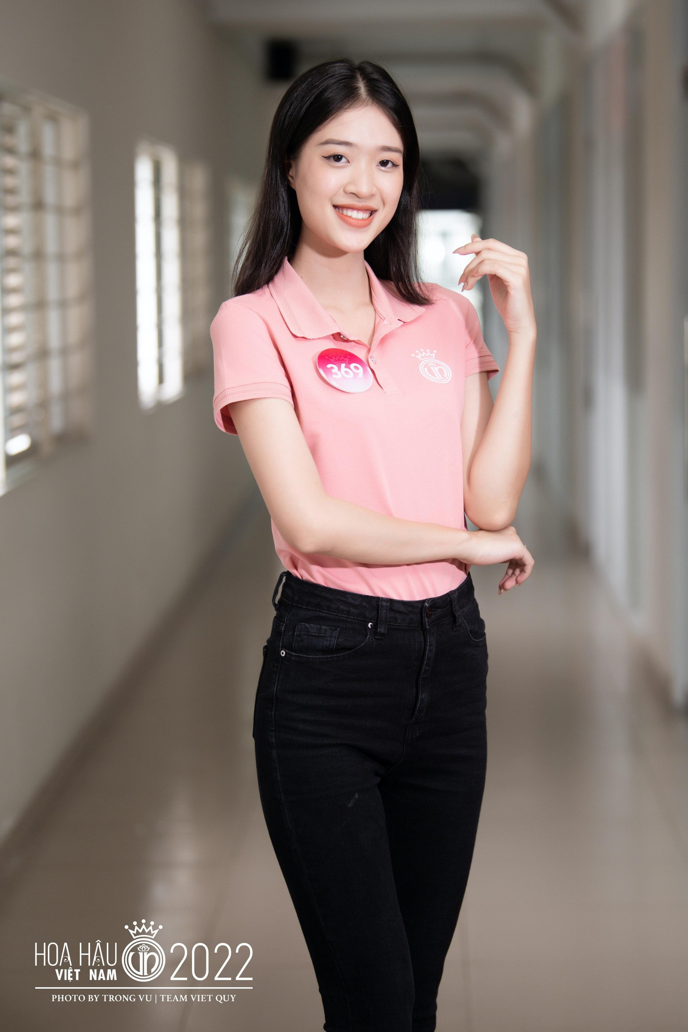 Đến với Hoa hậu Việt Nam 2022, Yến Nhi được đánh giá là người đẹp có kinh nghiệm trình diễn. Cô từng vào top 20 tại cuộc thi Miss World Vietnam 2022. Người đẹp xứ Huế cũng có kinh nghiệm làm người mẫu ảnh, tham gia trình diễn thời trang ở một số sự kiện giải trí. Cô cũng đạt được nhiều thành tích trong quá trình học tập và hiện tại đang rèn luyện tiếng Hàn và tiếng Anh.