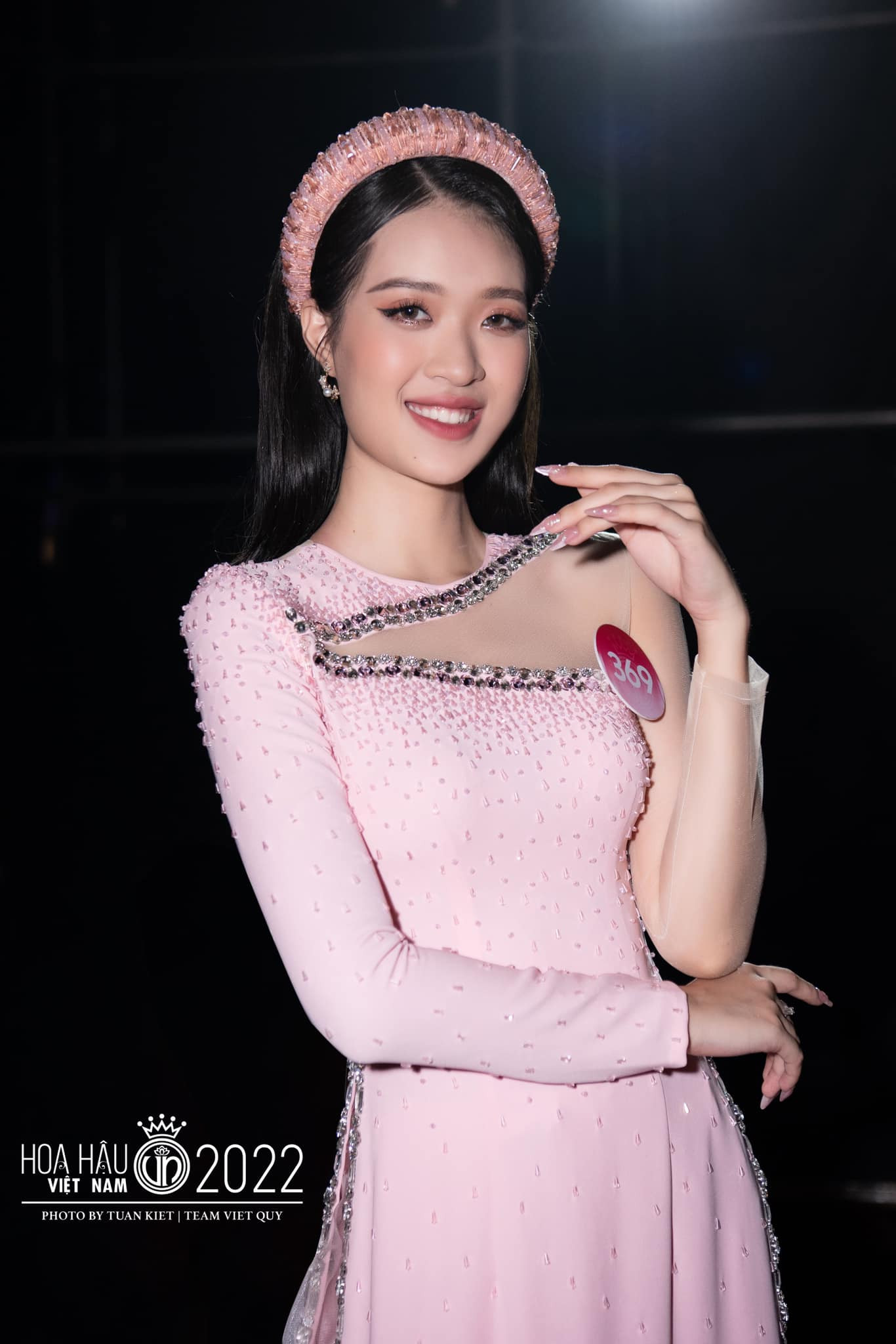 Tại đêm chung khảo toàn quốc, Yến Nhi nền nã khi trình diễn áo dài. Cô diện áo dài khăn đóng màu hồng pastel nền nã, thanh lịch. Vốn là cô gái Huế nên ở Yến Nhi toát lên vẻ kiêu sa, thanh tao khi diện áo dài truyền thống.