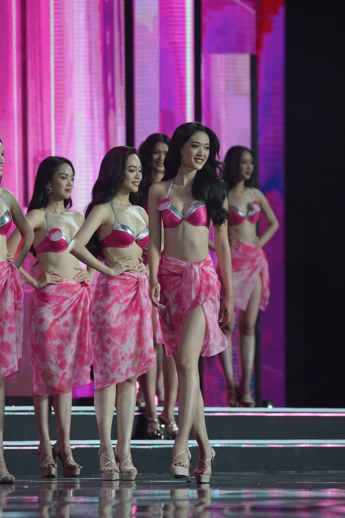 Tối 23/12, Yến Nhi và 34 thí sinh bước vào đêm chung kết Hoa hậu Việt Nam. Trải qua phần thi áo dài, Yến Nhi được xướng tên vào top 20 chung cuộc. Đây là lần thứ 2 cô vào top 20 tại một cuộc thi sắc đẹp cấp quốc gia.