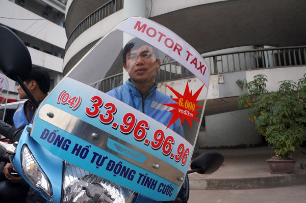 Taxi 2 bánh được trang bị kính chắn gió
