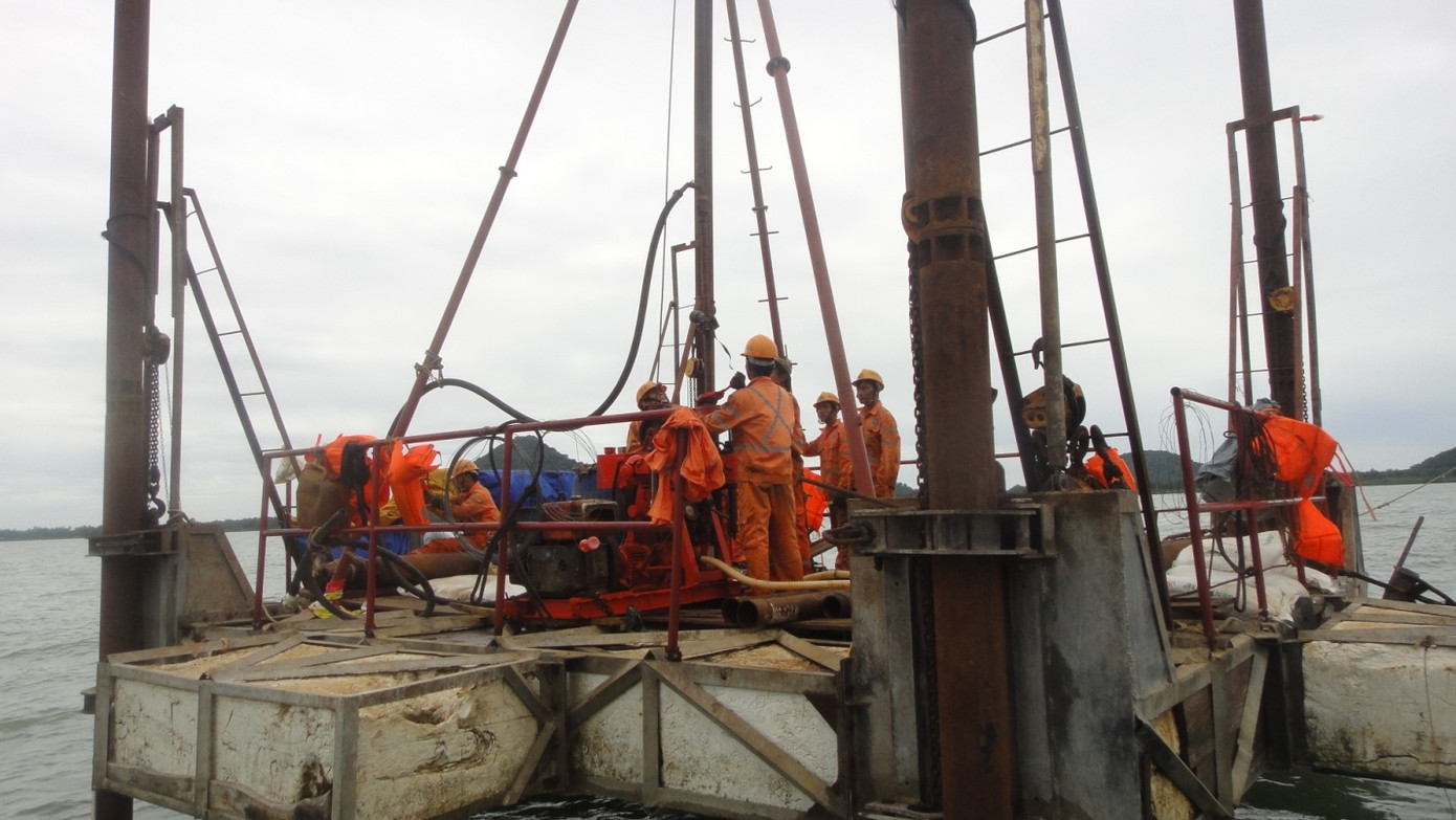 Khoan thăm địa chất dọc tuyến cáp ngầm. Khoan thăm địa chất dọc tuyến cáp ngầm