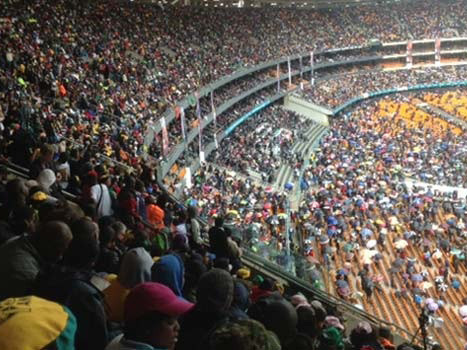 Đông đảo người dân có mặt trong buổi lễ tưởng niệm. Đông đảo người dân có mặt trong buổi lễ tưởng niệm