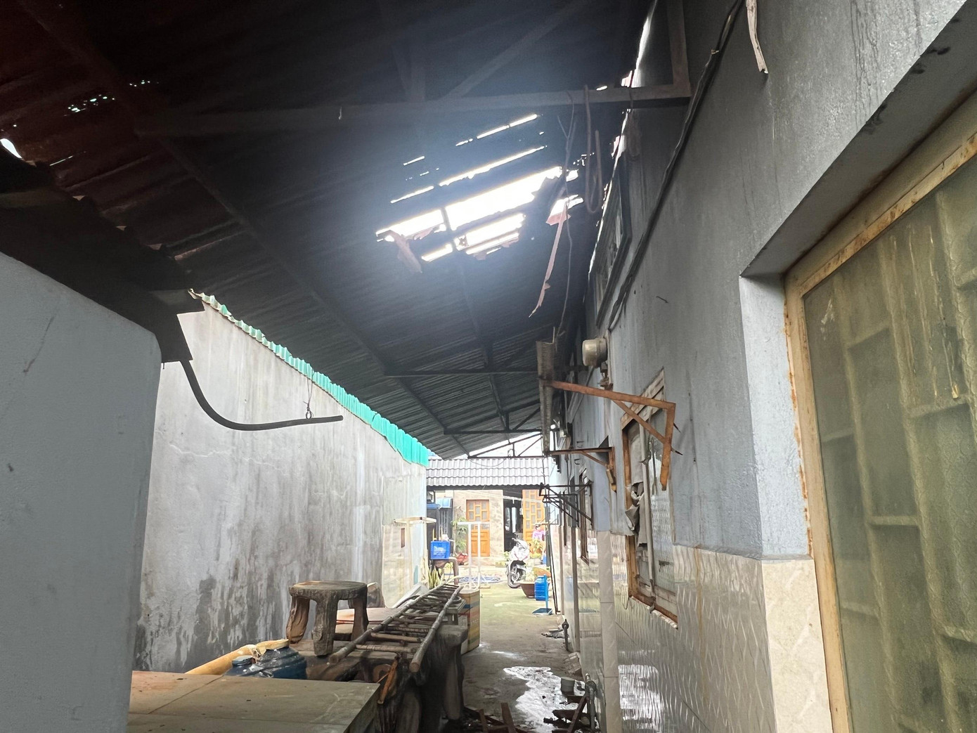 Từ khu đông dân cư, nhiều người đến thuê trọ, kể từ lúc xảy ra hoả hoạn đến nay, khu vực xung quanh kho hoá chất chỉ còn lại cảnh hoang tàn. Nhiều người đã phải chuyển đi nơi khác vì ô nhiễm.