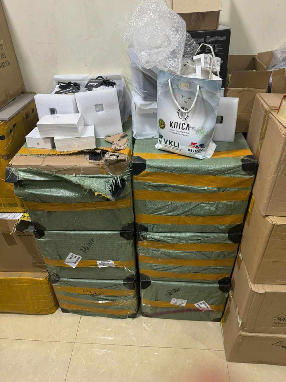 Các tang vật bị thu giữ. Các tang vật bị thu giữ.