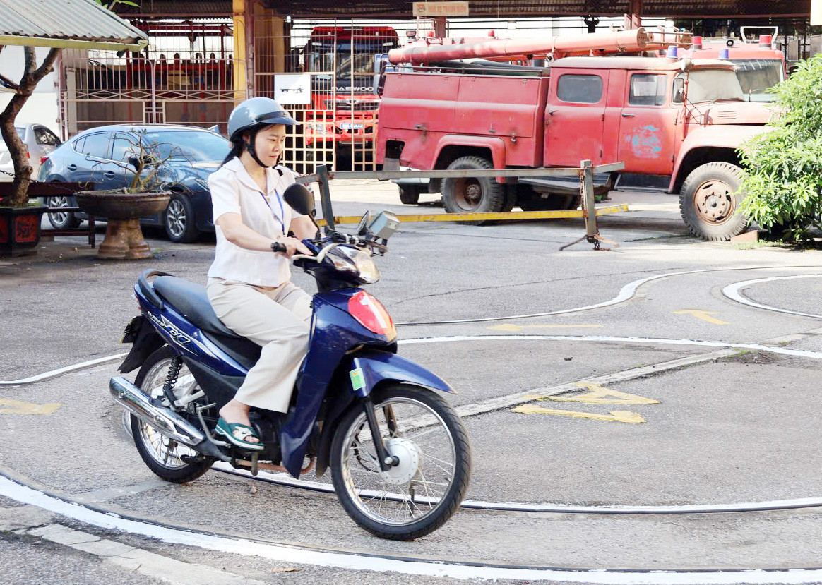 Trung tá Huỳnh Tấn Nam - Đội trưởng Đội Sát hạch, cấp Giấy phép lái xe cơ giới đường bộ cho biết, với một quy trình sát hạch chặt chẽ và nghiêm túc, chúng ta sẽ có những người lái xe có ý thức và kỹ năng tốt hơn, từ đó góp phần xây dựng văn hóa giao thông an toàn và văn minh hơn cho cộng đồng.