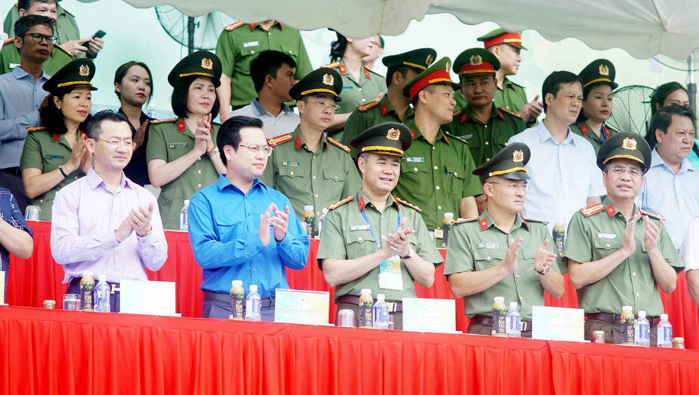 Đại diện khách mời tham dự hội thao.