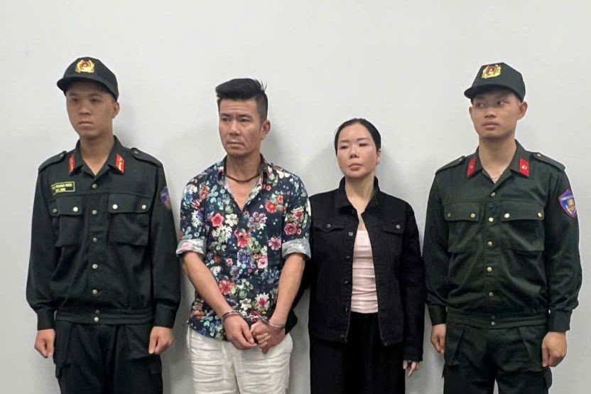 Đối tượng Nguyễn Thị Mai Anh (SN 1979, trú tại Thanh Xuân, Hà Nội), đối tượng cầm đầu và Lê Văn Đông (SN 1978, chồng Mai Anh). Đối tượng Nguyễn Thị Mai Anh (SN 1979, trú tại Thanh Xuân, Hà Nội), đối tượng cầm đầu và Lê Văn Đông (SN 1978, chồng Mai Anh).