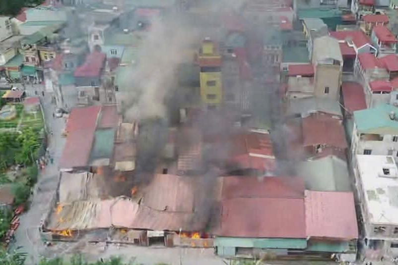 Khu vực nhà xưởng xảy ra hỏa hoạn.