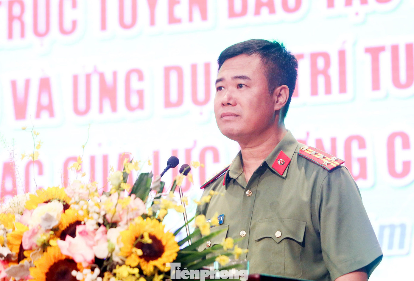 Đại tá Nguyễn Ngọc Quyền - Phó Giám đốc Công an TP Hà Nội phát biểu tại hội nghị.