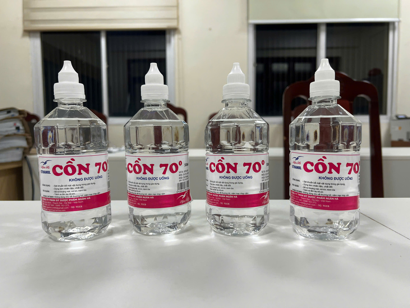 Cồn y tế bị thu giữ. Cồn y tế bị thu giữ.