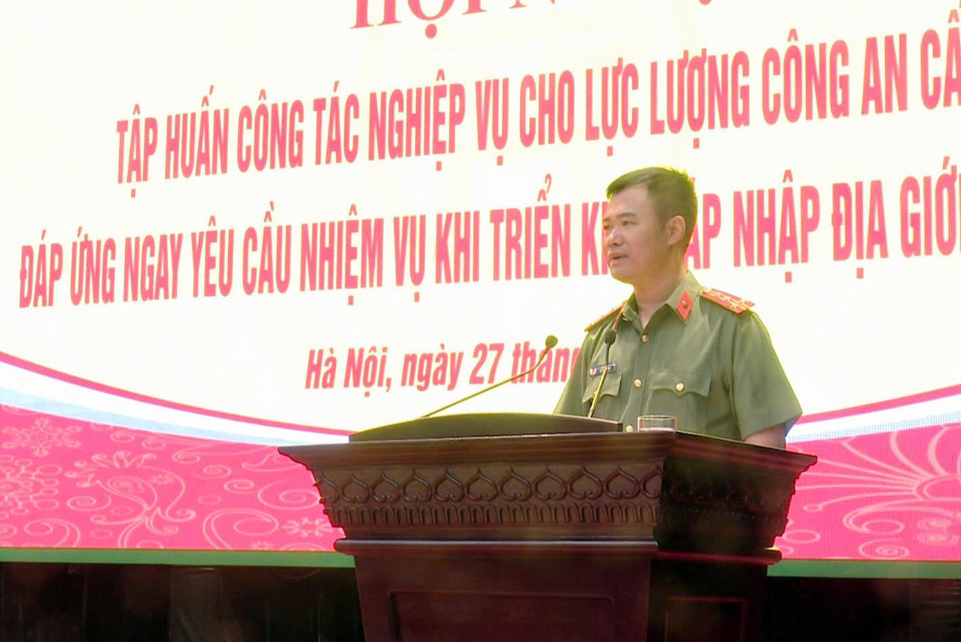 Đại tá Nguyễn Ngọc Quyền - Phó Giám đốc Công an TP Hà Nội chỉ đạo quán triệt trong buổi tập huấn.